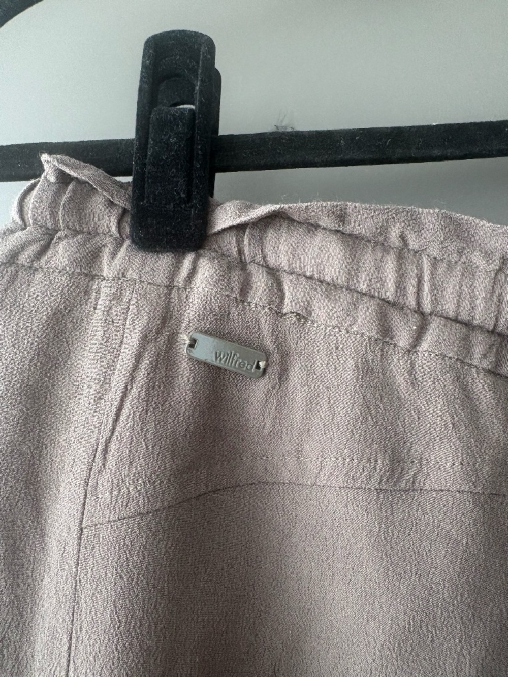 Aritzia Wilfrid Allant Pant in Light Brown Flowwy Pant Tailored Pant - Picture 6 of 16